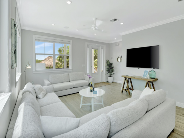 From Villa walk to shops, grocery store, restaurants and the parks!